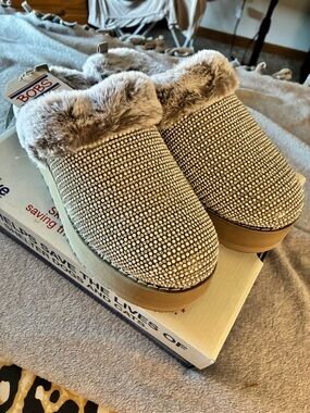 BOBS from Skechers-Rhinestone Faux-Fur Slip-Ons/ Silver & Gray